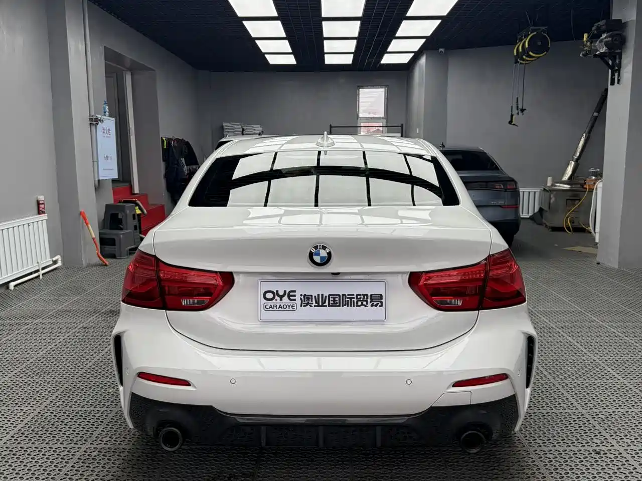 BMW 1 Series 2021 120i M Sport Shadow Edition фото 4
