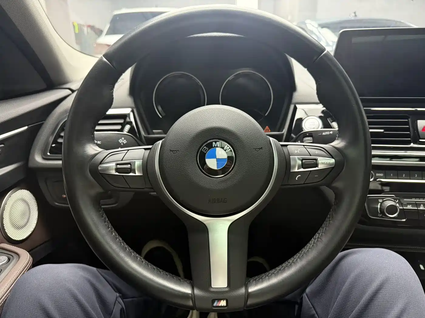 BMW 1 Series 2021 120i M Sport Shadow Edition фото 16