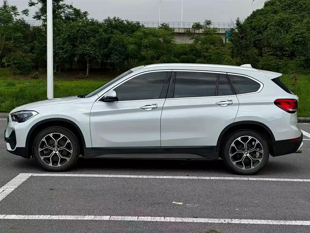 BMW X1 2022 sDrive25Li Leading фото 8