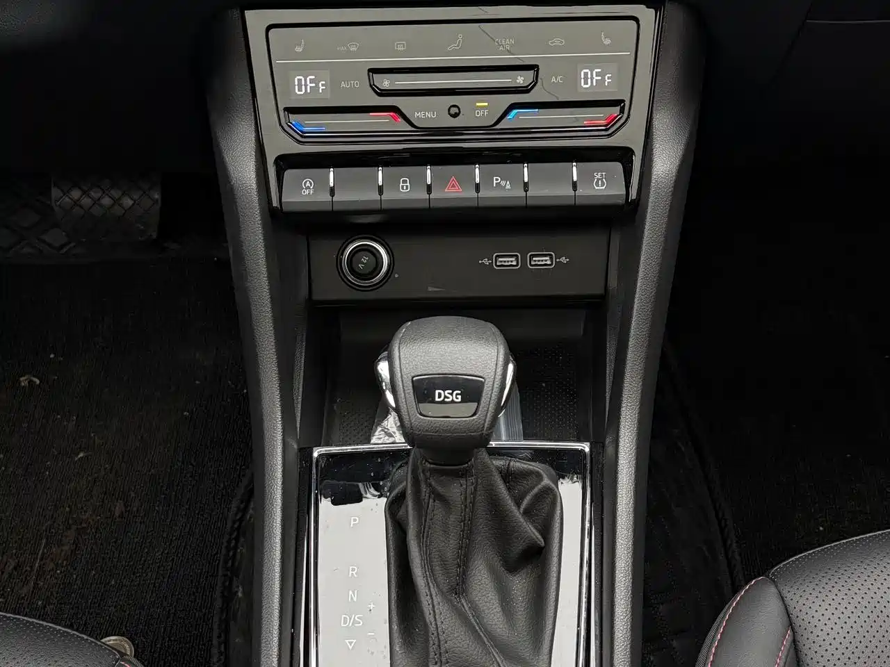 Škoda Karoq 2023 TSI280 Premium Edition фото 15