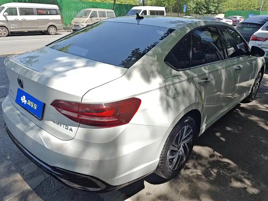 Volkswagen Lavida 2023 1.5L Automatic Starlight 5 Million Edition фото 3