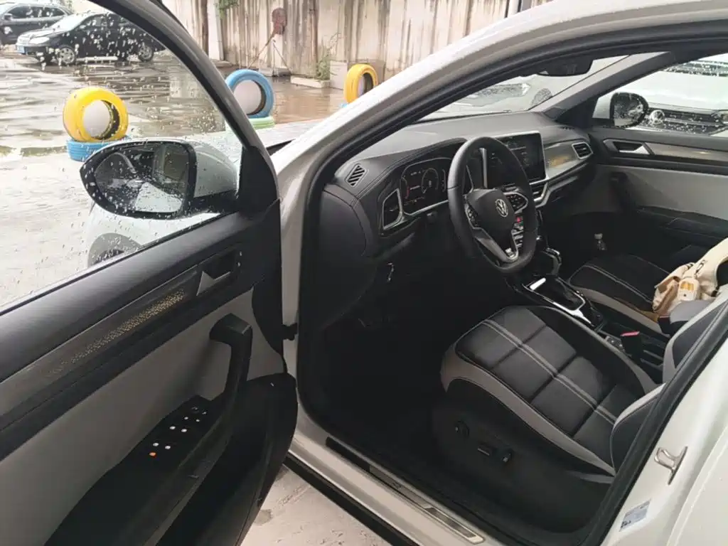 Volkswagen T-ROC 2025 2025 Facelift 300TSI DSG 2WD Dawn Edition