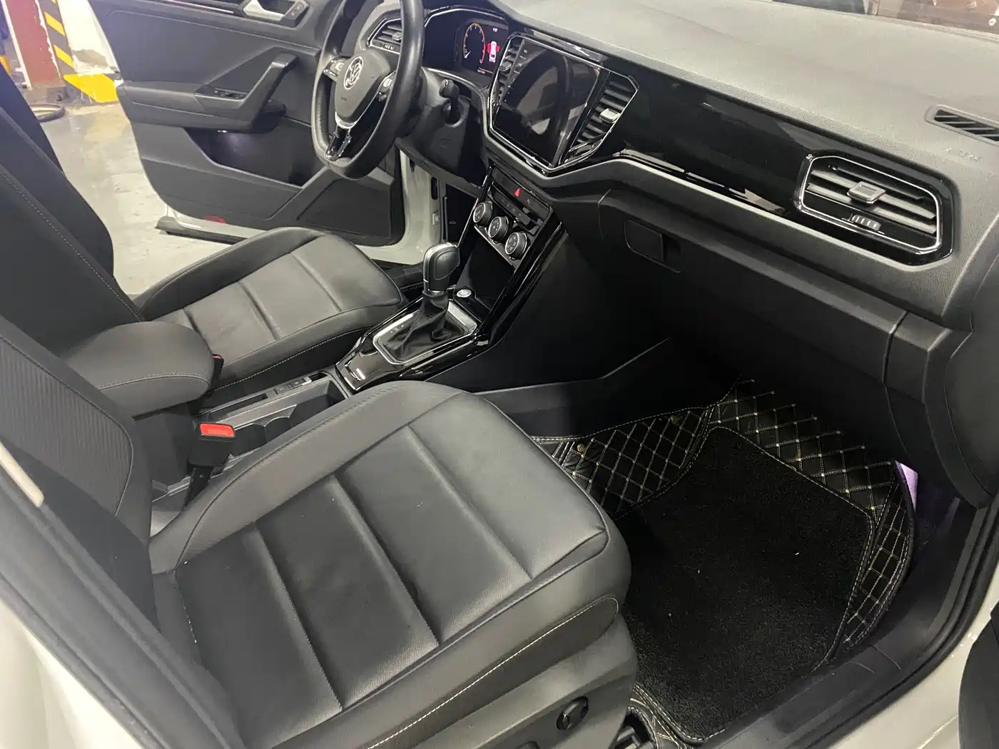 Volkswagen T-ROC 2022 280TSI DSG 2WD Elite PLUS фото 12