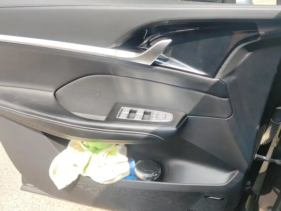 Roewe RX5 eMAX 2022 2022 1.5T PHEV Fearless Honor Edition