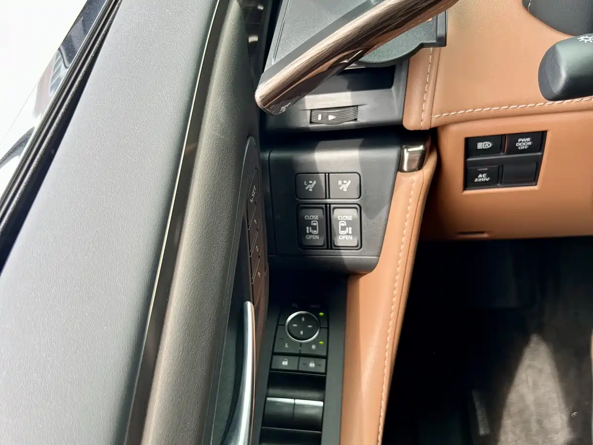 Toyota Vellfire 2025 2024 Crown Hybrid 2.5L Executive Premium Edition