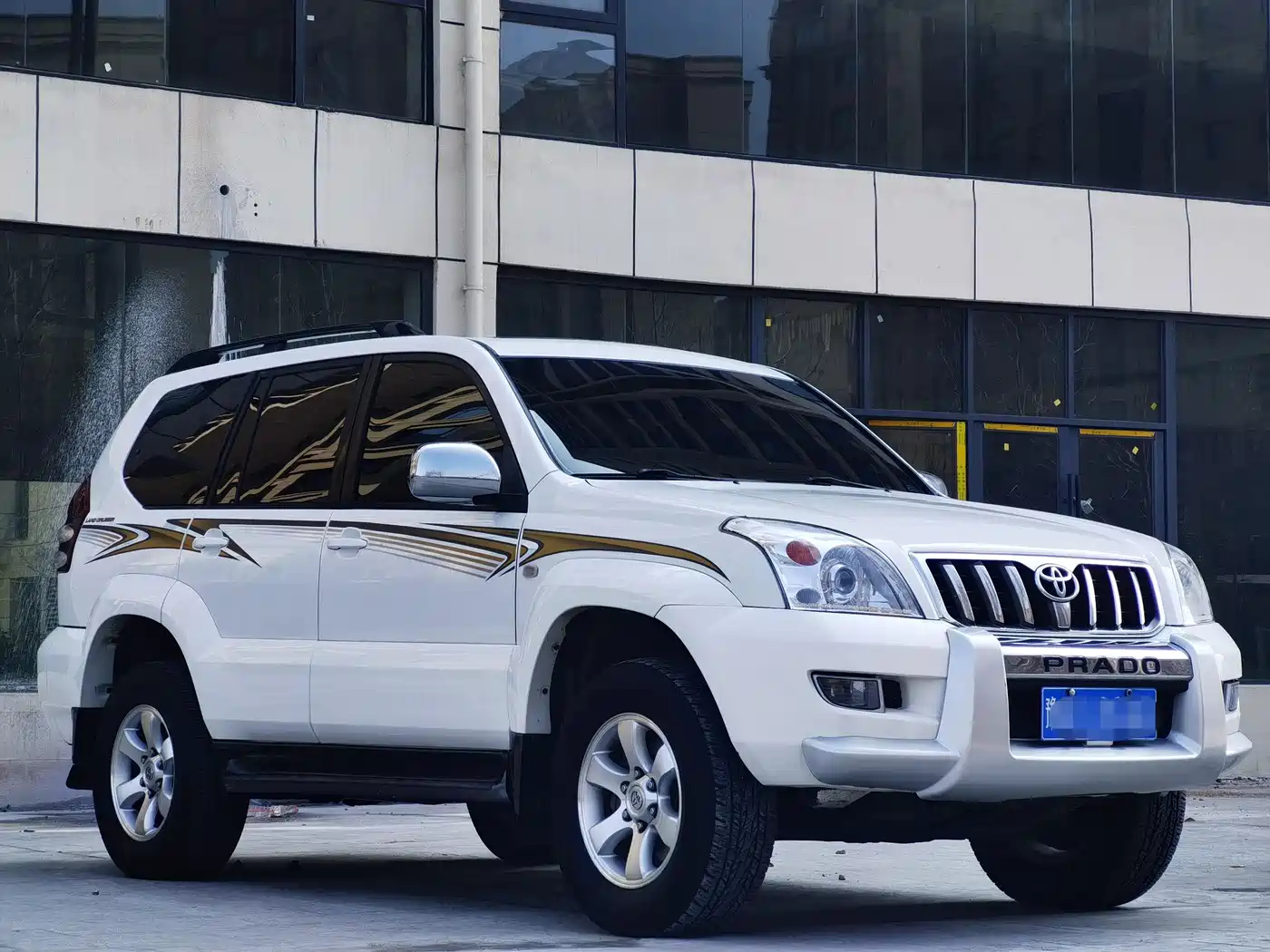 Toyota Prado 2010 4.0L Automatic VX фото 3