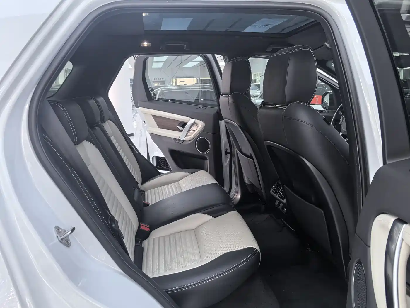 Land Rover Discovery Sport 2020 249PS R-Dynamic Performance фото 5
