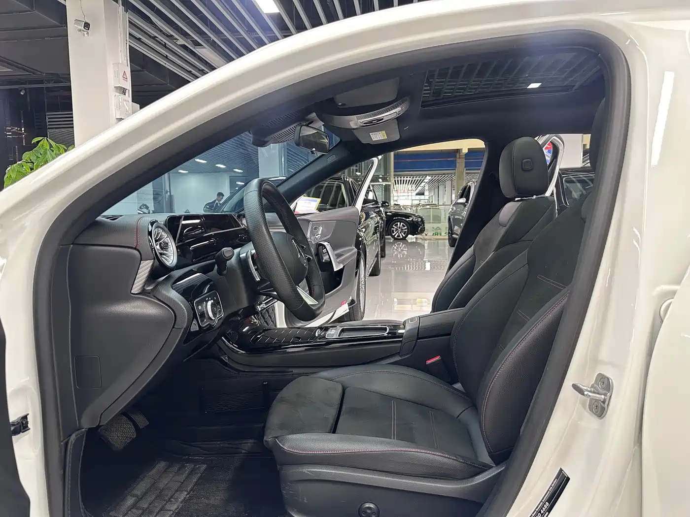 Mercedes-Benz A-Class 2025 A 200 L Fashion Edition фото 4