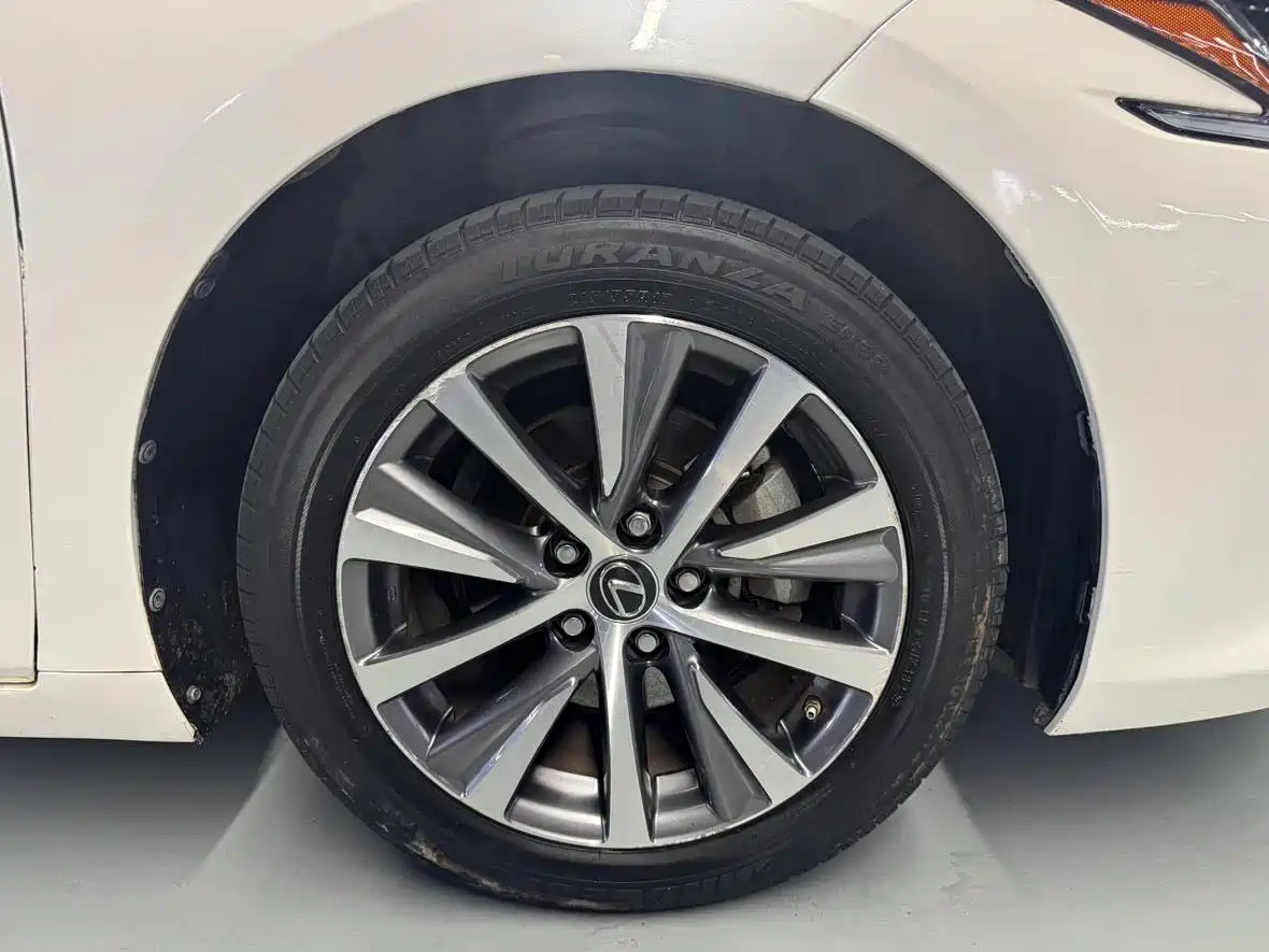 Lexus ES 2020 200 Excellence фото 10