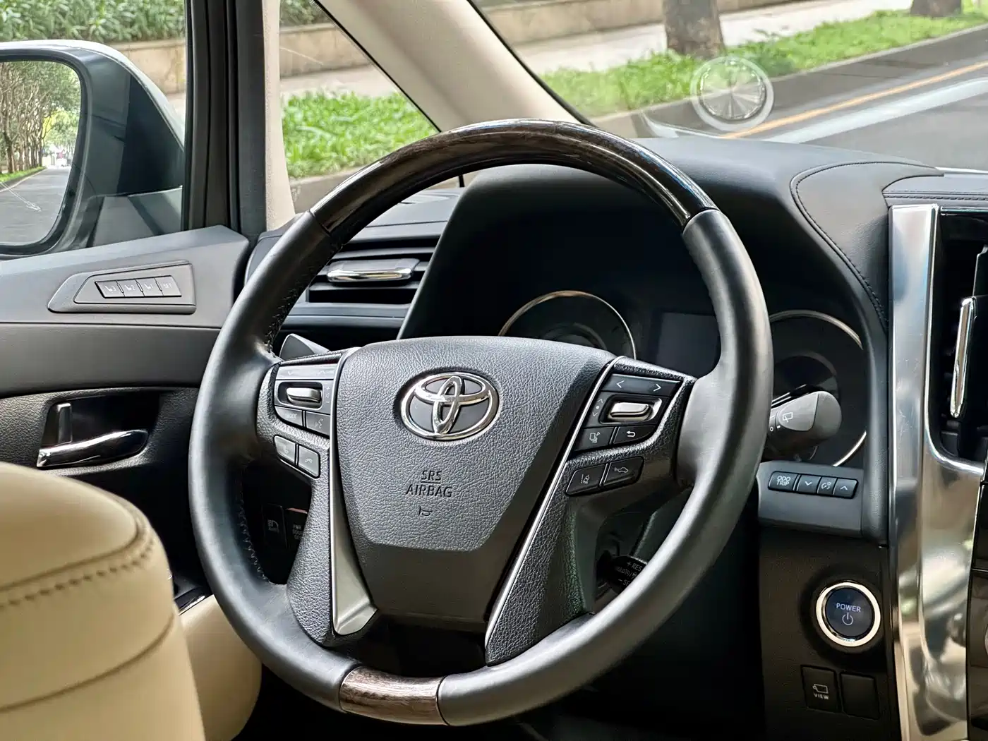 Toyota Alphard 2020 Hybrid 2.5L Premium Edition фото 7