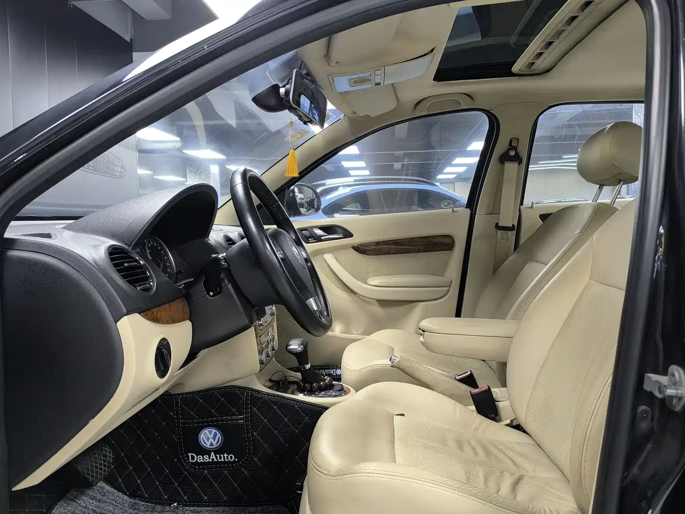 Volkswagen Lavida 2008 2.0L Manual Premium Edition фото 5