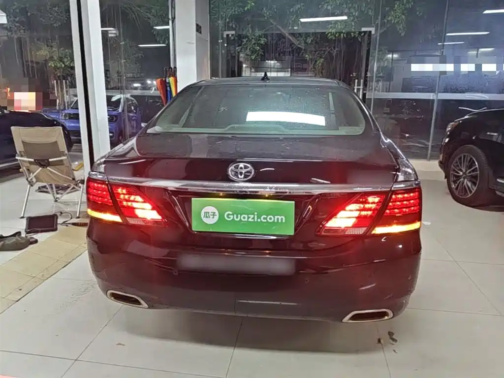 Toyota Crown 2012 3.0L Royal Saloon VIP фото 6