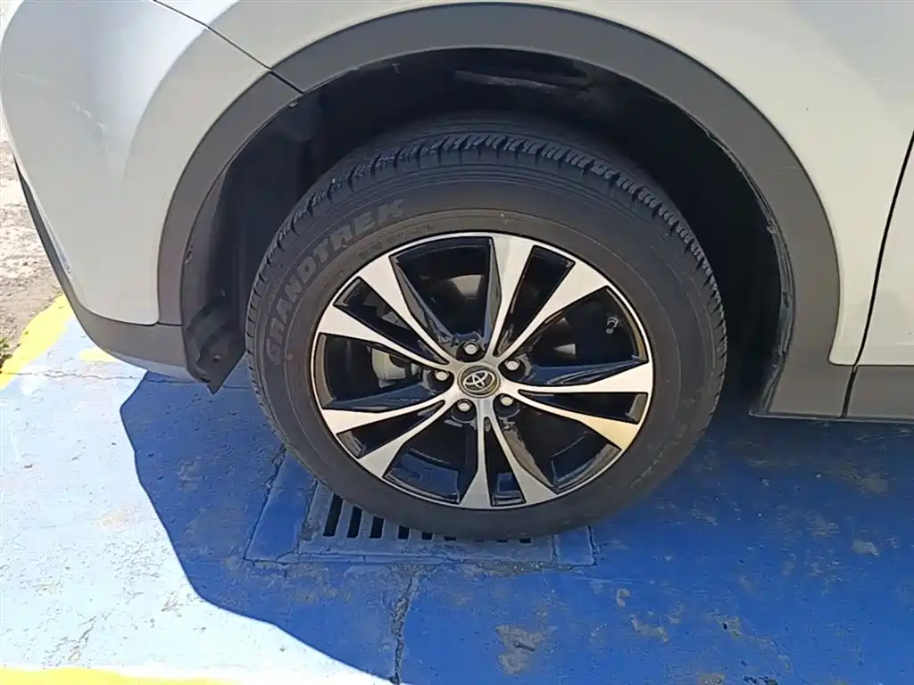 Toyota RAV4 Rongfang 2015 2.5L Automatic 4WD Elite Edition фото 25