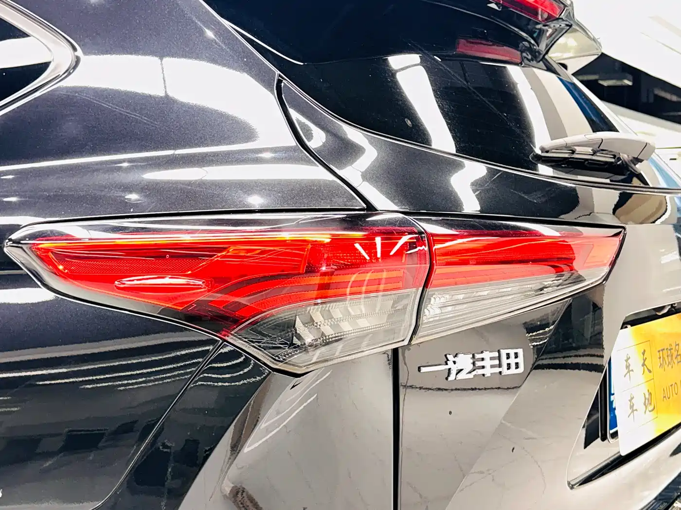 Toyota Crown Kluger 2021 2.5L HEV 4WD Premium фото 17