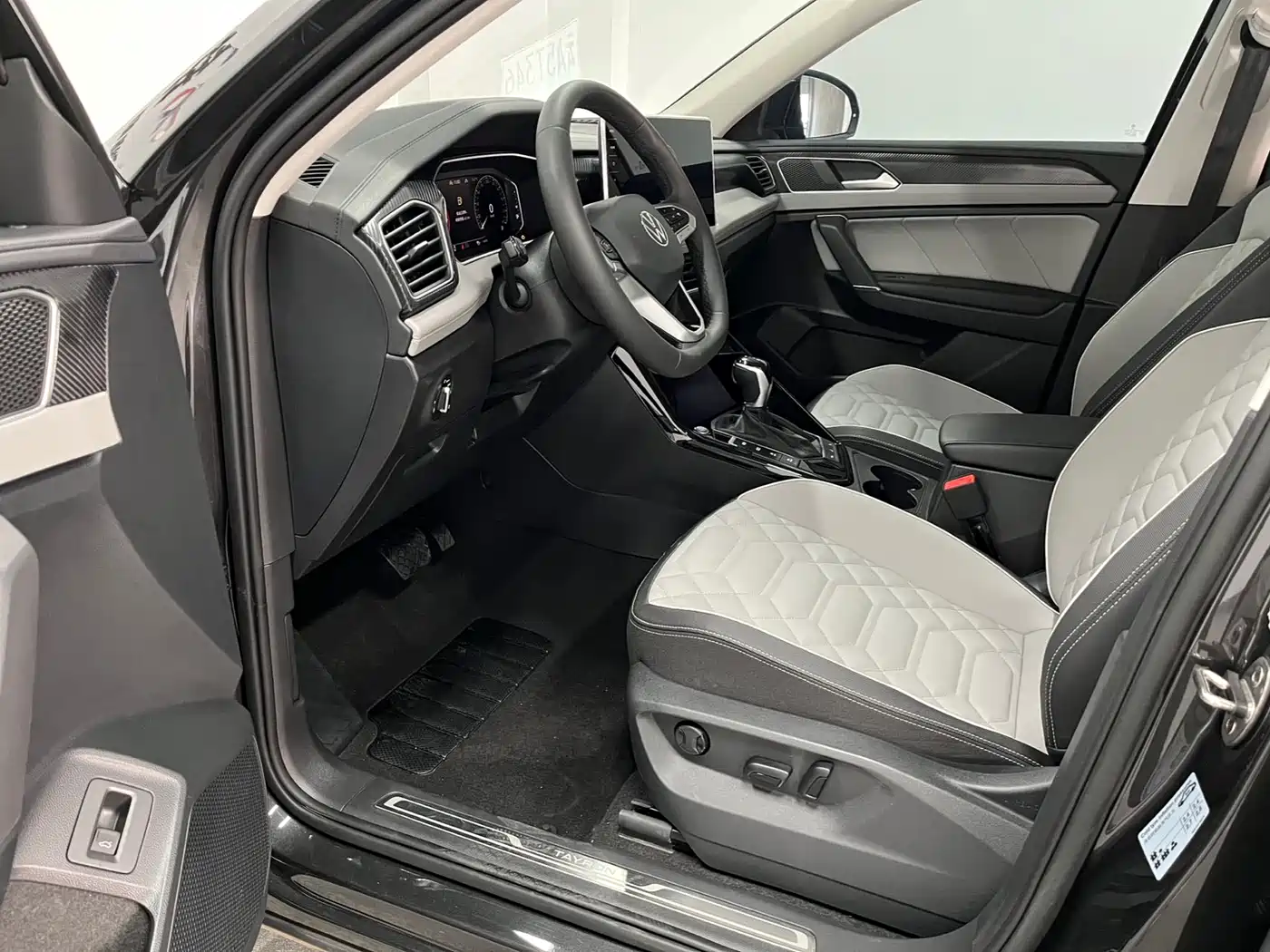 Volkswagen Tayron 2023 280TSI 2WD Luxury Plus Advanced Edition фото 15
