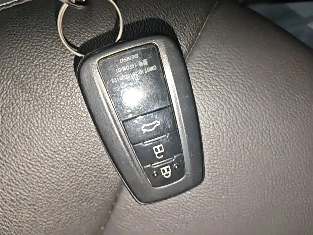 Фото 9 - Toyota Camry