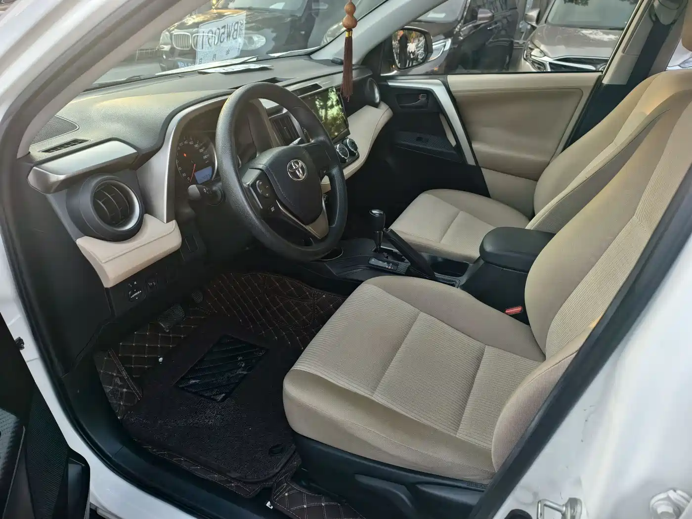 Toyota RAV4 Rongfang 2013 2.0L CVT 2WD Urban фото 11