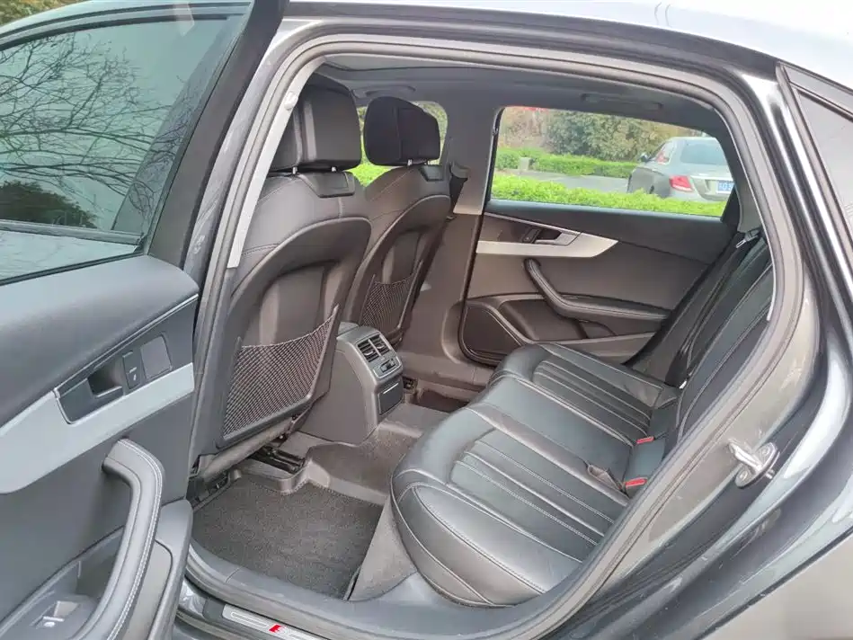 Audi A4L 2022 40 TFSI Luxury Dynamic фото 5