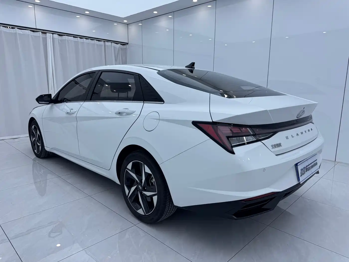 Hyundai Elantra 2023 Model 1.5L CVT LUX Premium Edition фото 6