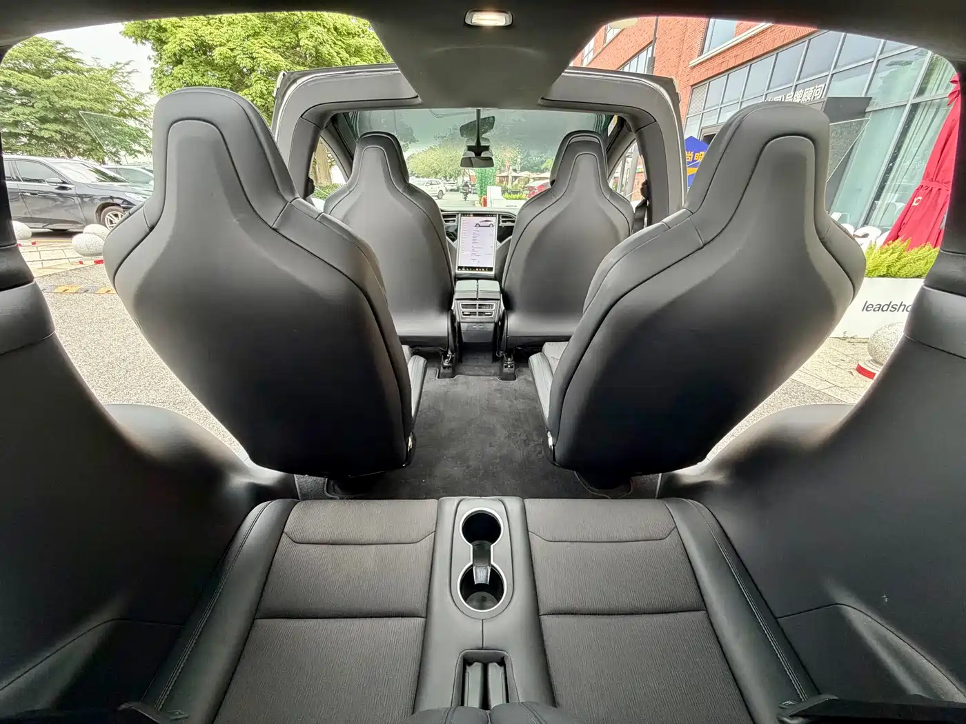 TESLA MODEL X
