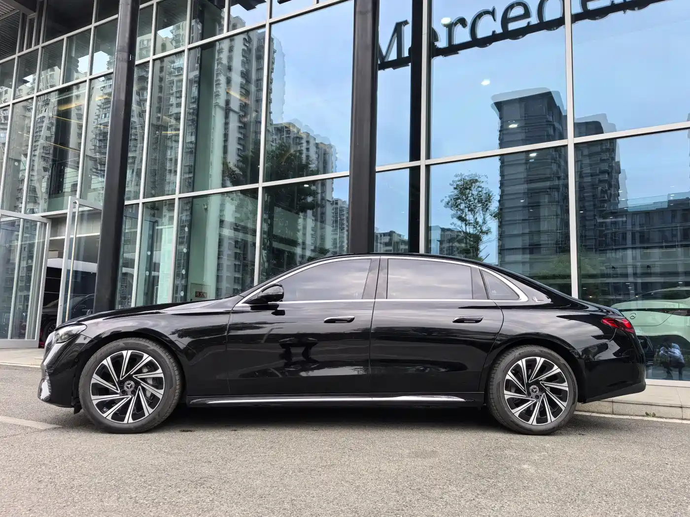 Mercedes-Benz E-Class 2024 Facelift E 300 L Luxury фото 6