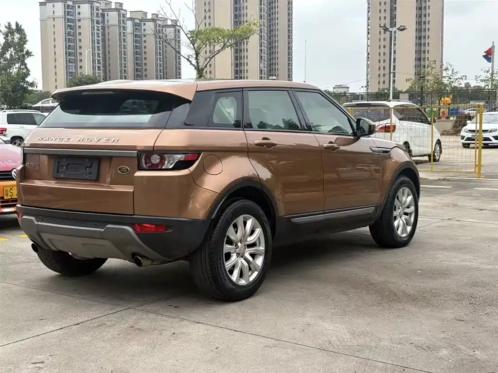 Land Rover Range Rover Evoque 2015 2.0T 5-Door Fashion Edition фото 4