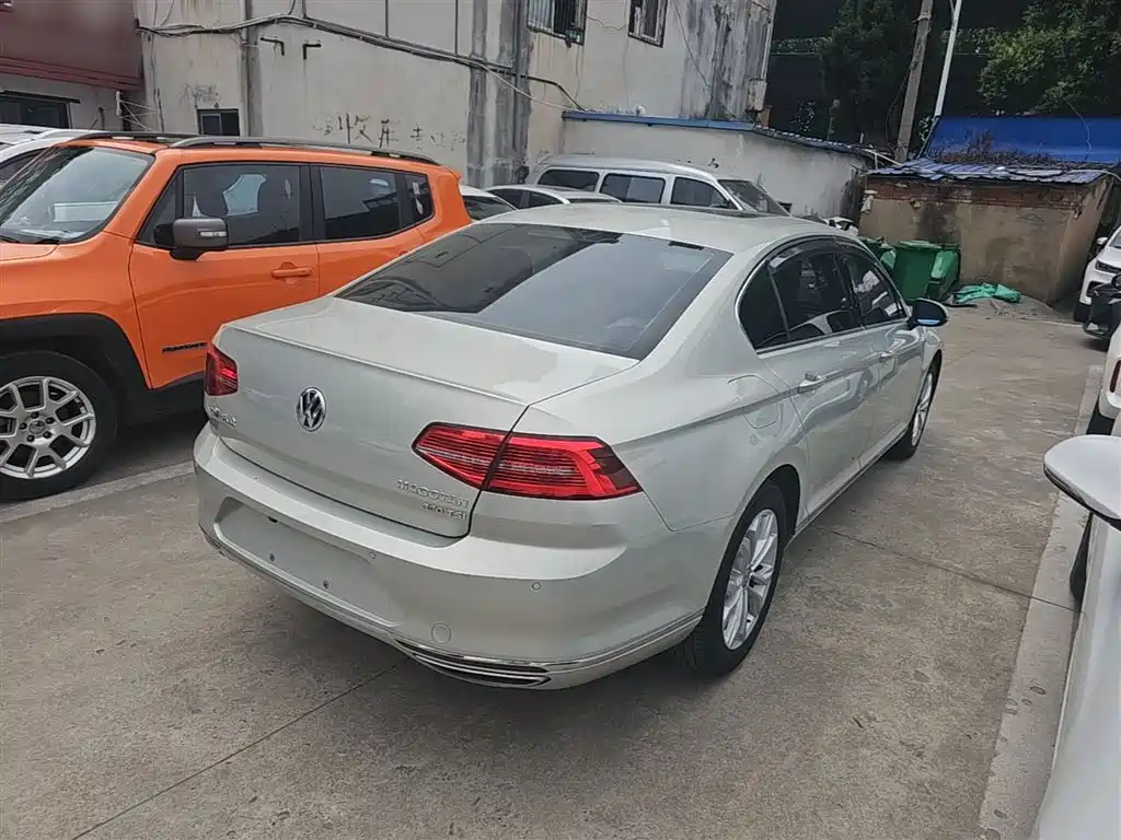 Volkswagen Magotan 2017 330TSI DSG Luxury фото 7