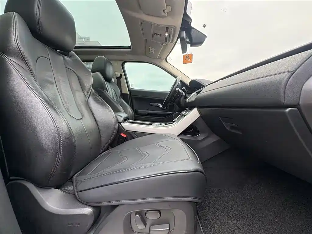 Land Rover Range Rover Evoque 2015 2.0T 5-Door Fashion Edition фото 7