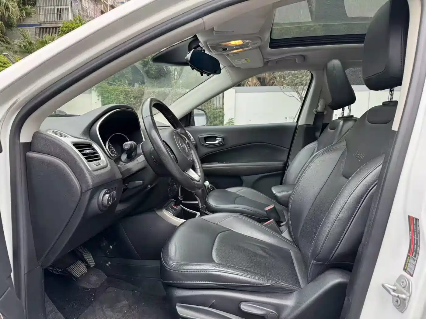 Photo 5 - Jeep Compass