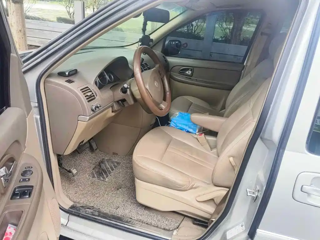 Photo 8 - Buick GL8