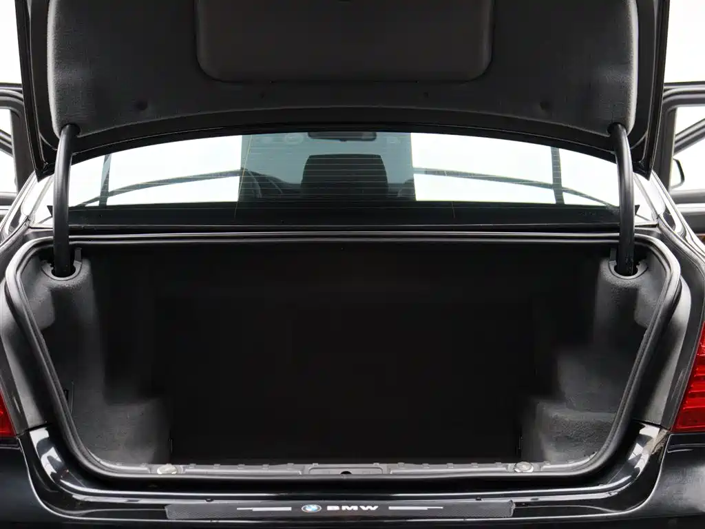 BMW 7 Series 2010 760Li фото 14