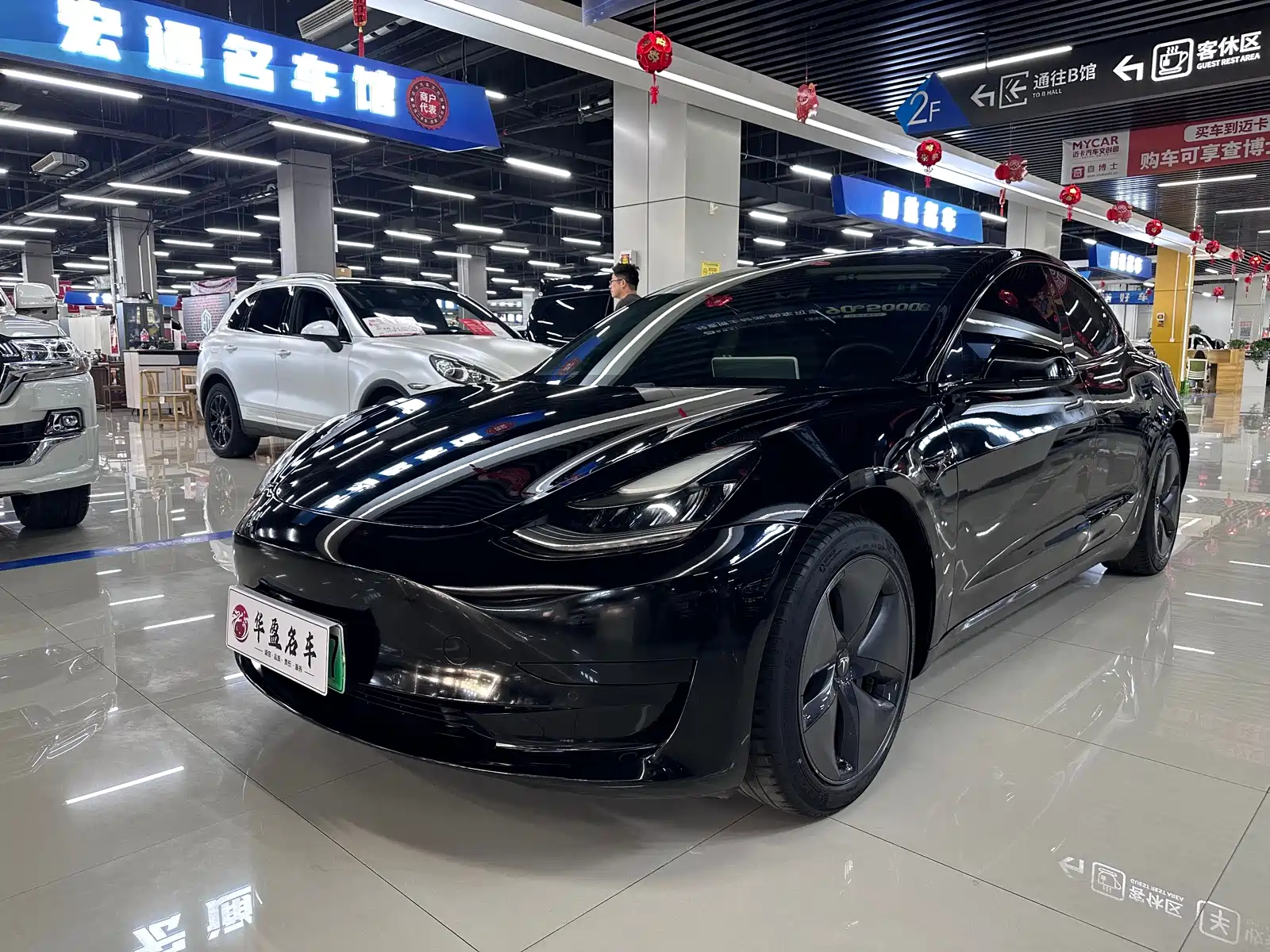 Фото 1 - Tesla Model 3