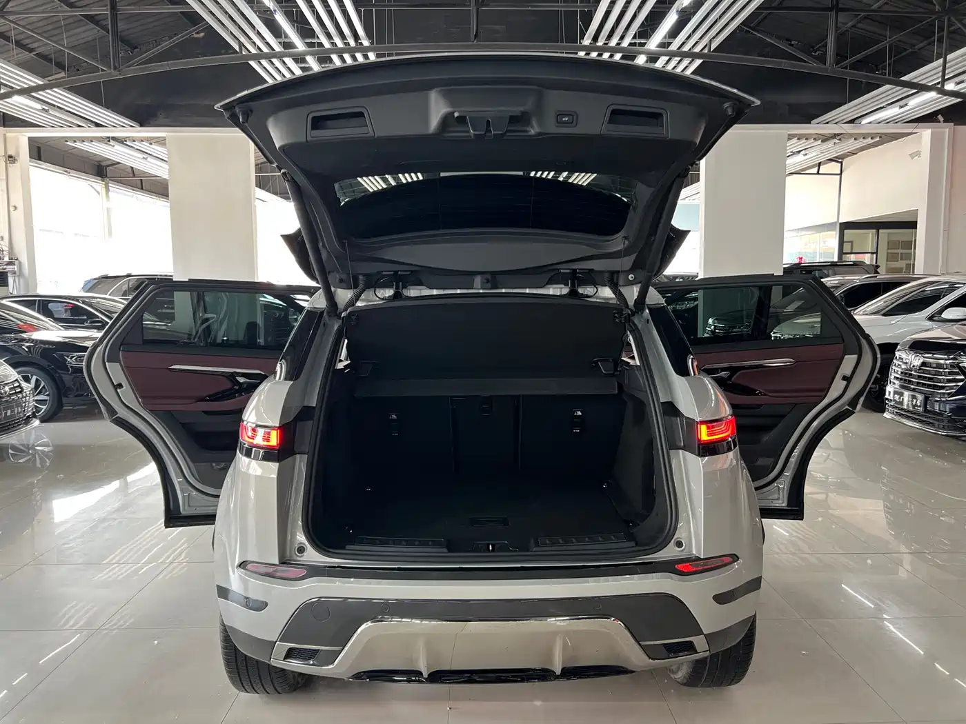 Land Rover Range Rover Evoque 2022 Range Rover Evoque L 249PS R-Dynamic Luxury Edition фото 13