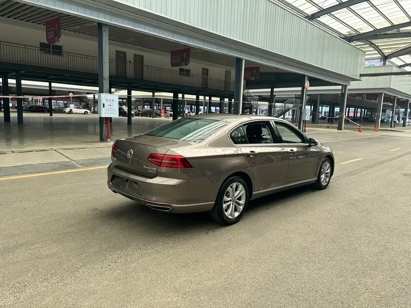 Volkswagen Magotan 2018 Facelift 330TSI DSG Luxury фото 5