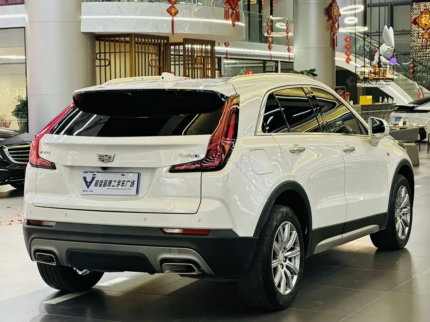 Cadillac XT4 2022 2023 Model Year 28T Two-Wheel Drive Luxury Model