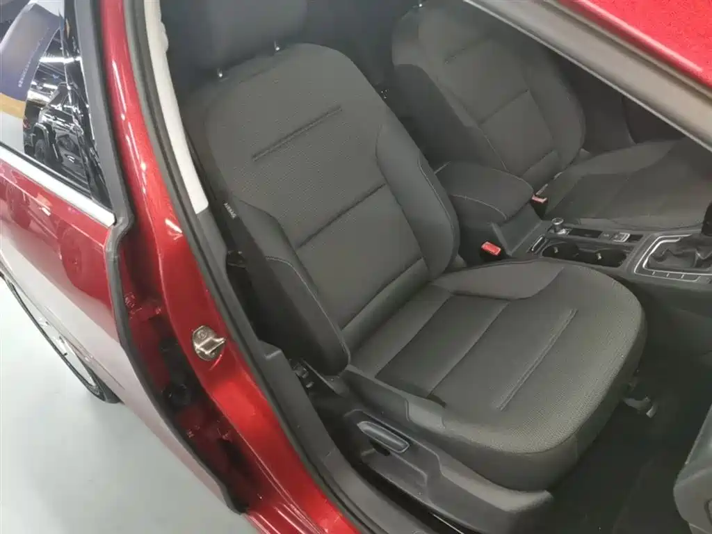 Volkswagen Golf 2016 1.6L Automatic Comfort фото 25