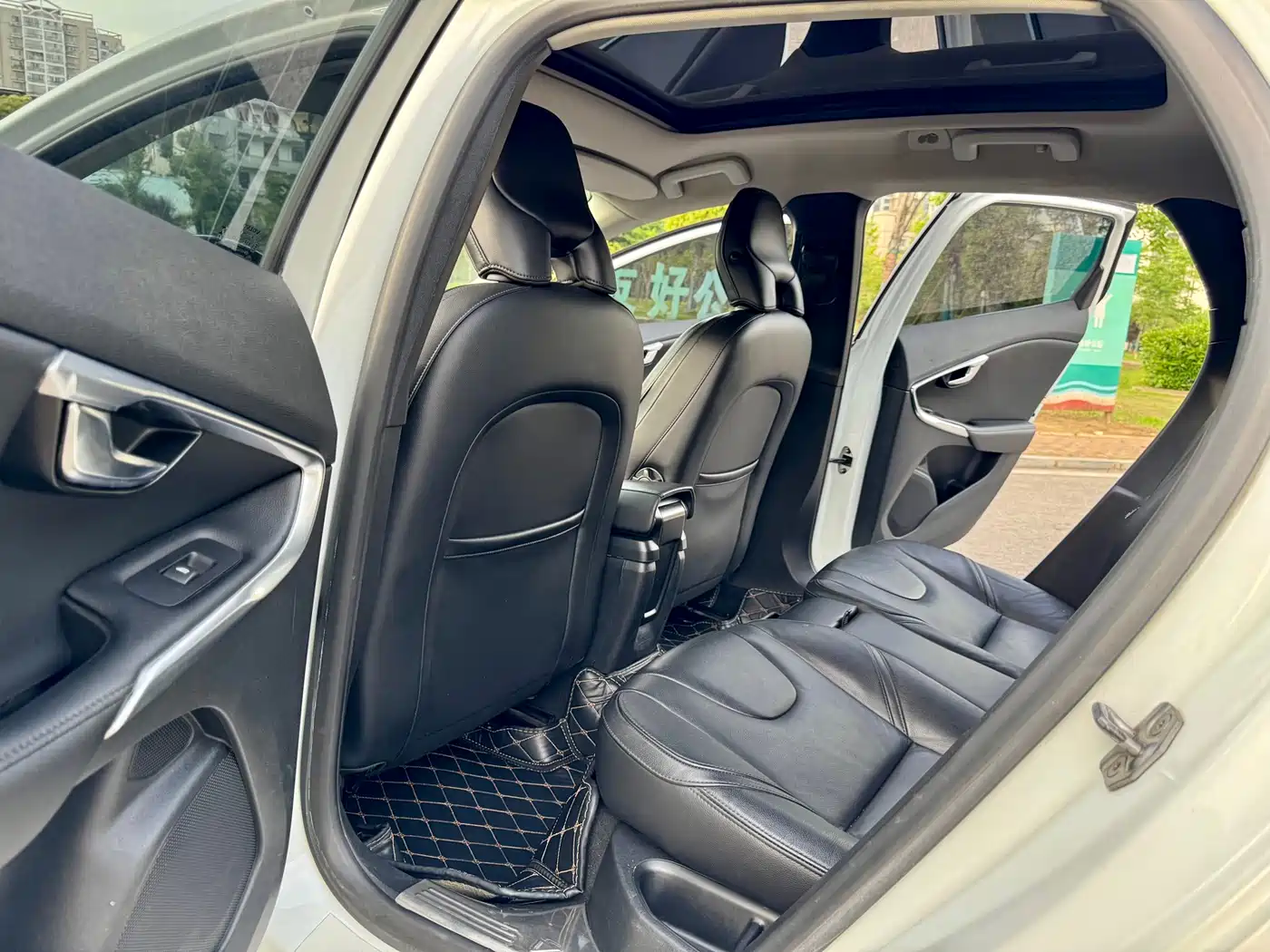Volvo V40 2014 2014 2.0T Zhiya Edition