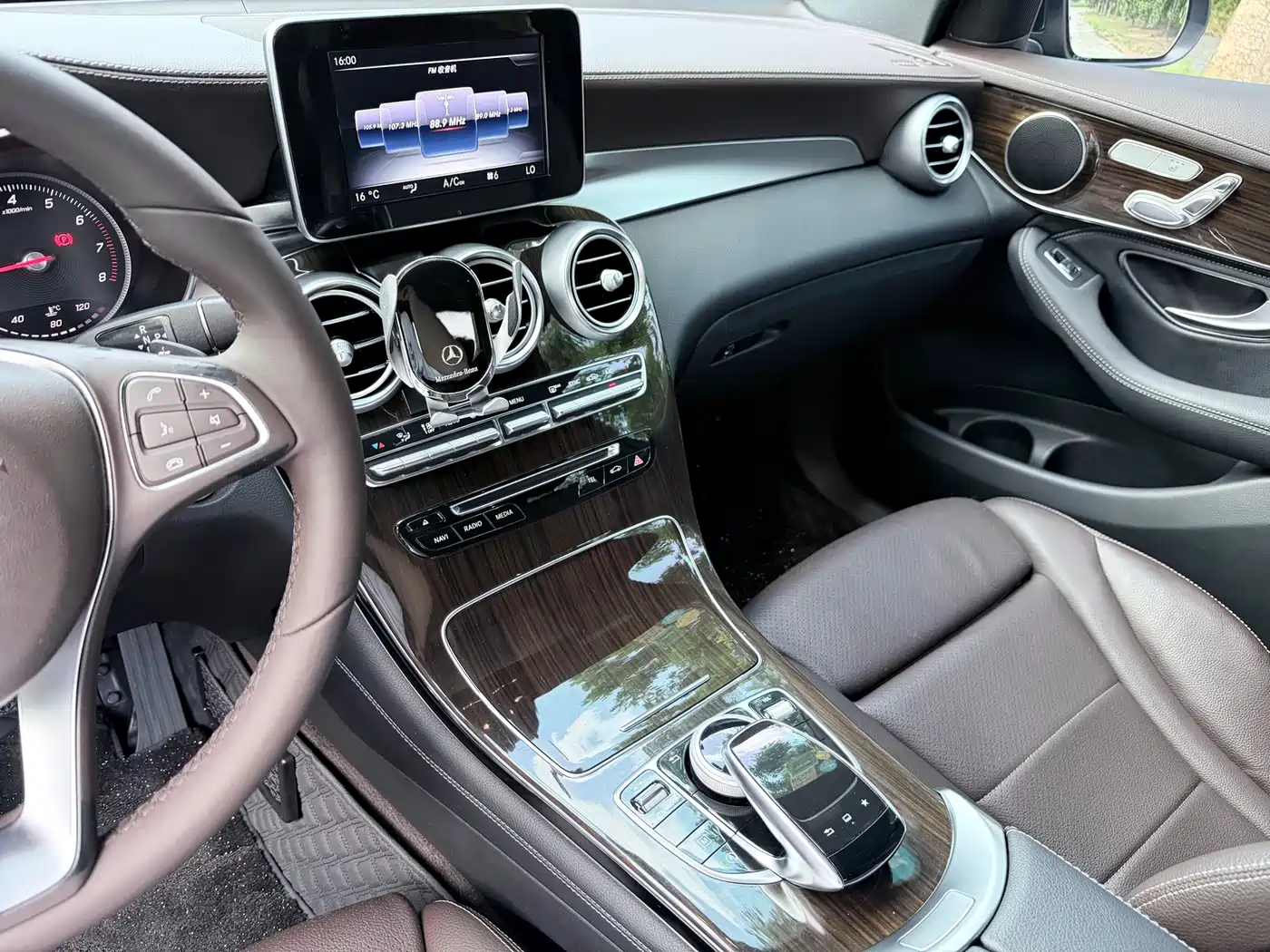 Mercedes-Benz GLC 2016 GLC 260 4MATIC Luxury фото 11