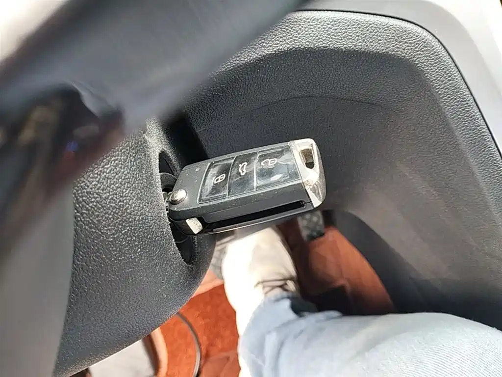 VOLKSWAGEN LINGDU