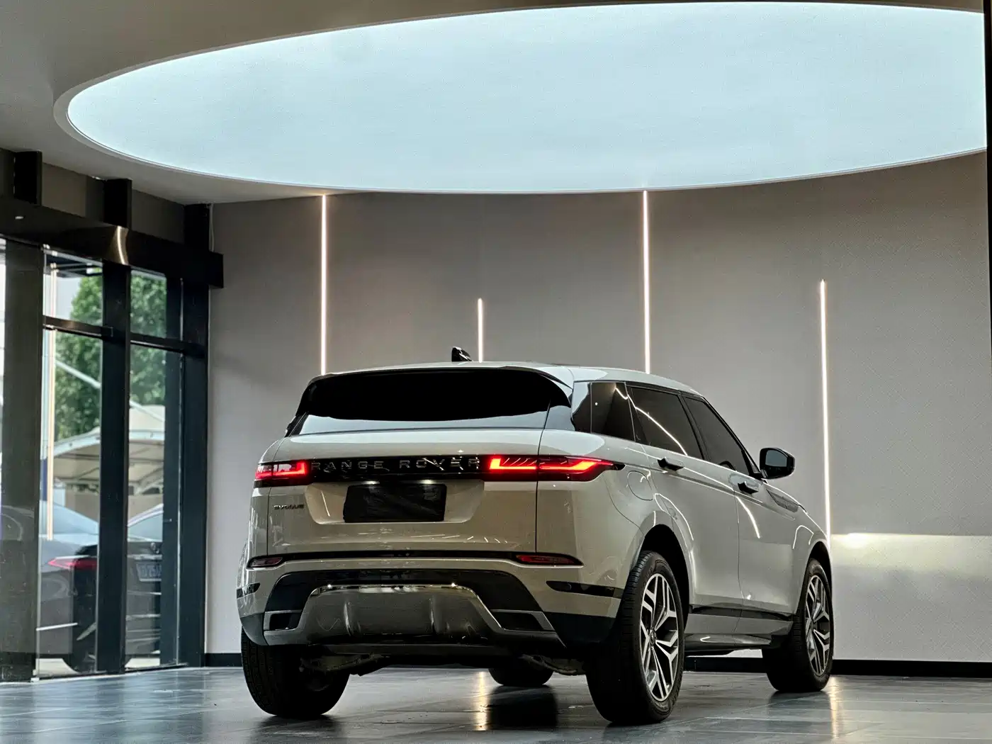 Land Rover Range Rover Evoque 2024 Range Rover Evoque L 249PS Light Master Edition фото 8