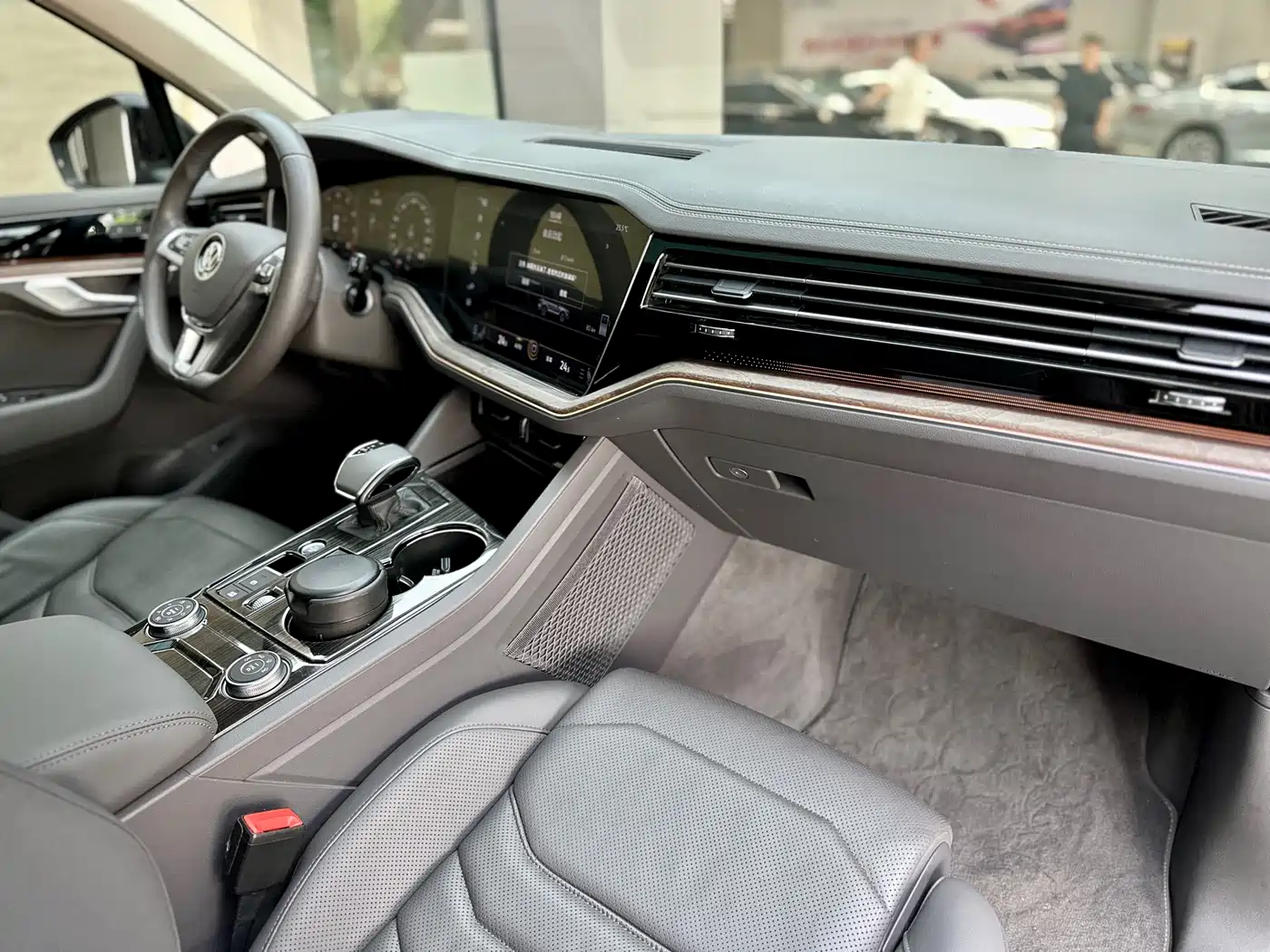 Volkswagen Touareg 2020 3.0TSI Enjoyment Edition China VI фото 7