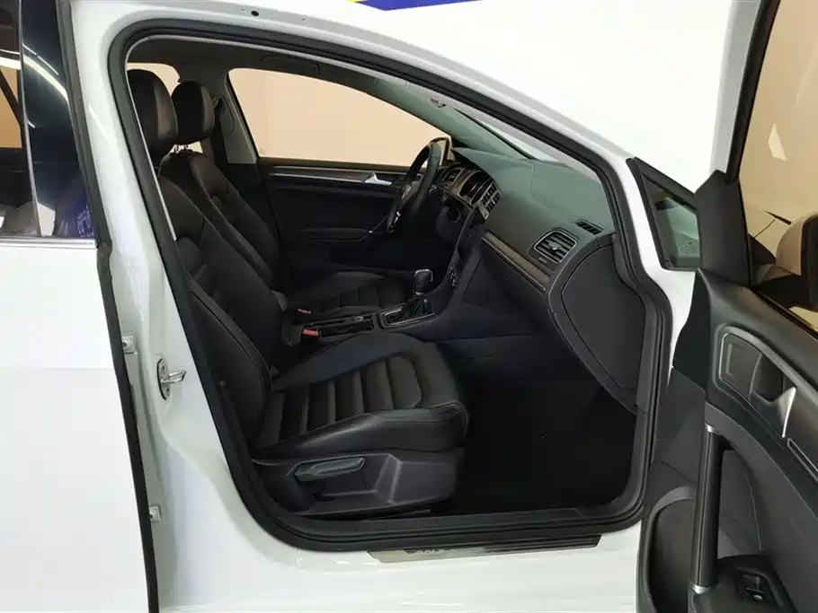 Volkswagen Golf 2016 230TSI Automatic Luxury фото 8