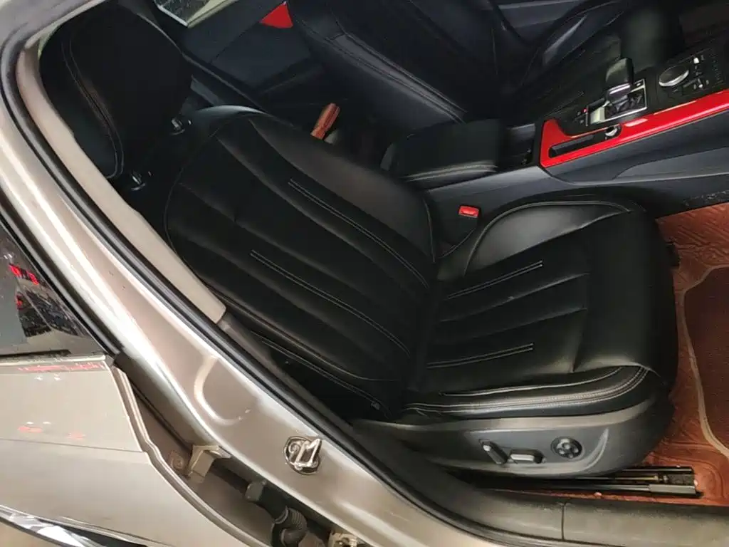 Фото 25 - Audi A4L