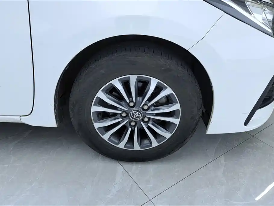 Toyota Corolla 2017 Facelift 1.2T S-CVT GL фото 6