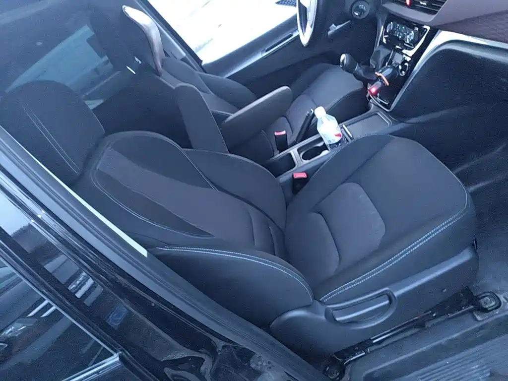 JAC Refine M3 2025 2025 PLUS 1.8L Manual Comfort 9-seater