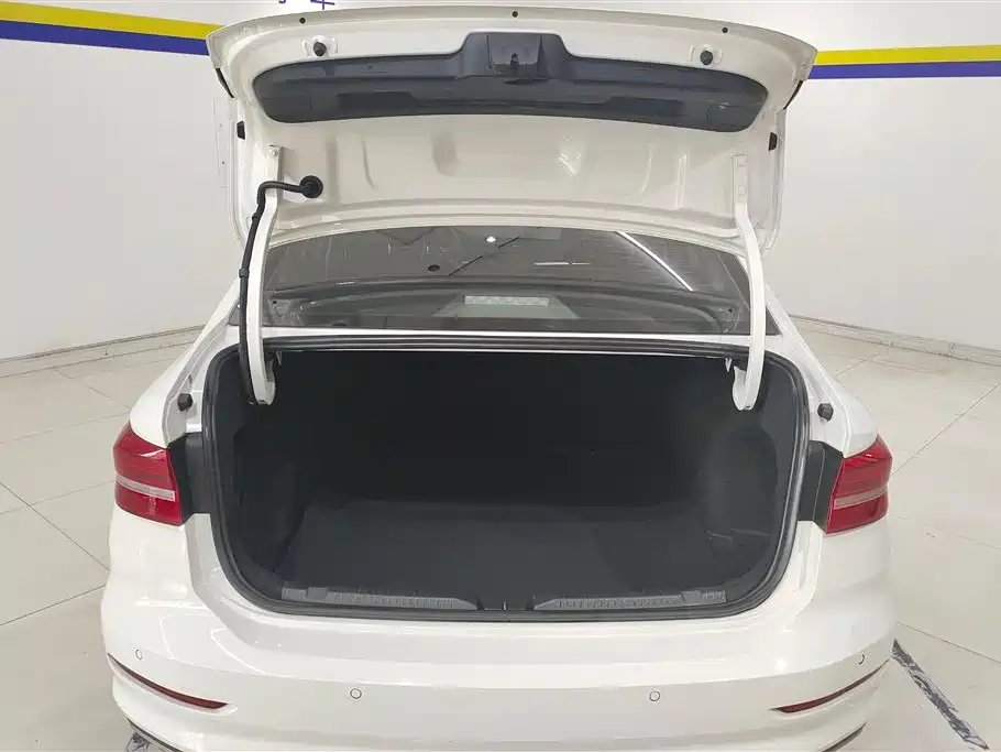Volkswagen Lavida 2019 1.5L Automatic Comfort Edition China VI фото 4