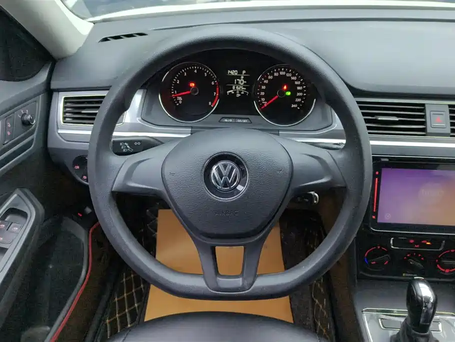 Volkswagen Bora 2018 1.5L Automatic Fashion фото 15