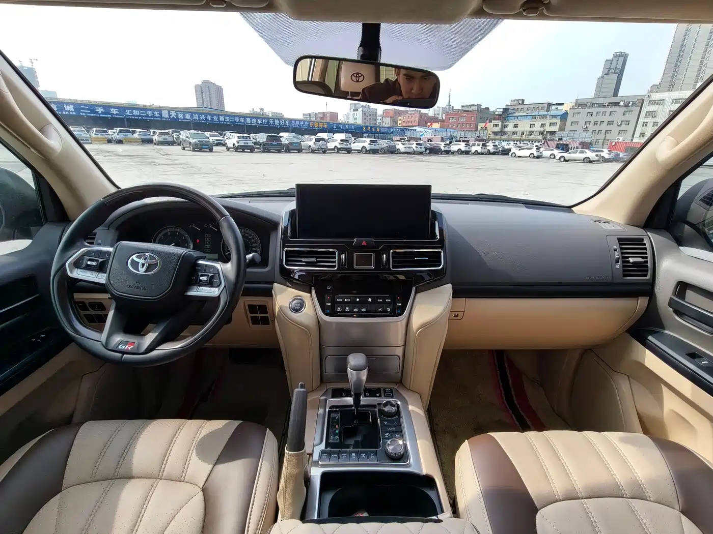 Toyota Land Cruiser (Import) 2015 4.0L V6 Middle East Low Configuration Edition фото 6