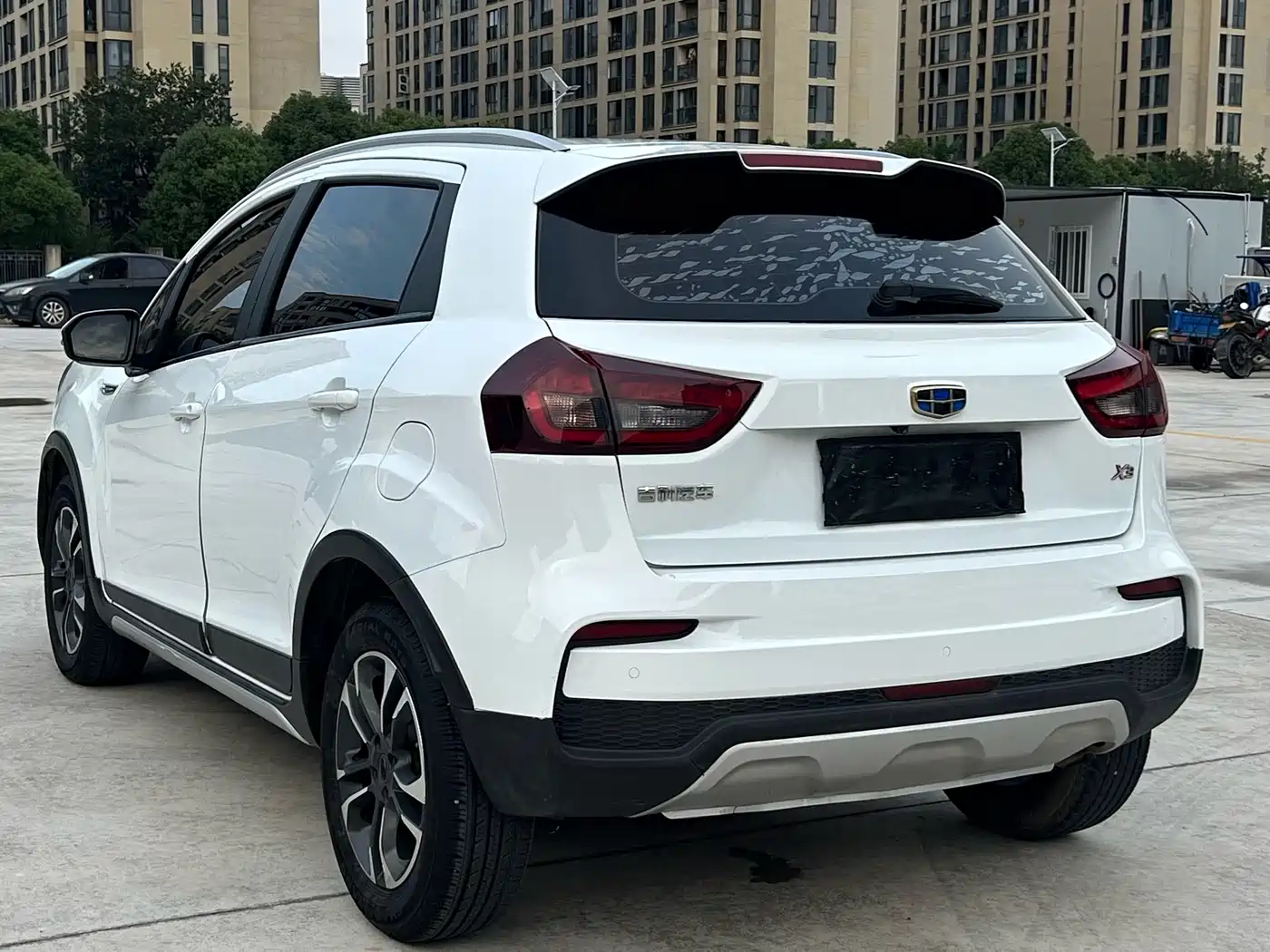 Фото 11 - Geely Vision X3