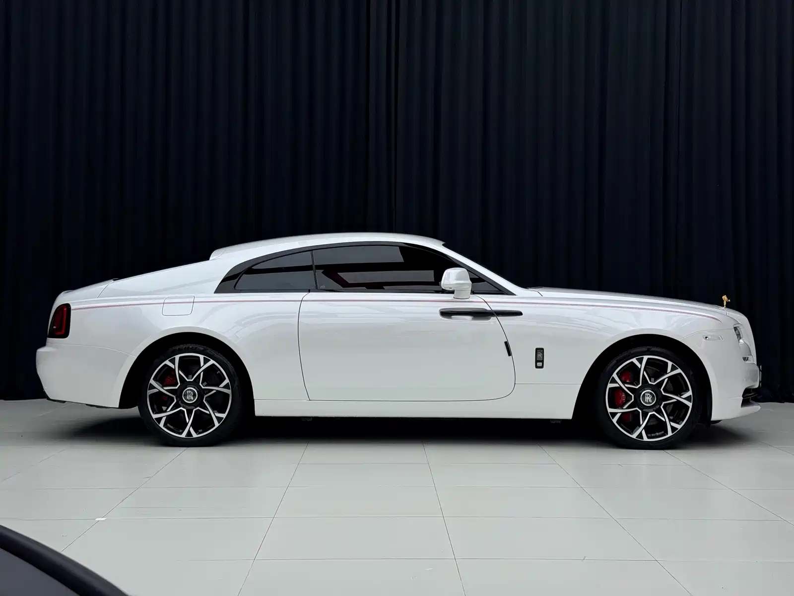 Фото 3 - Rolls-Royce Wraith